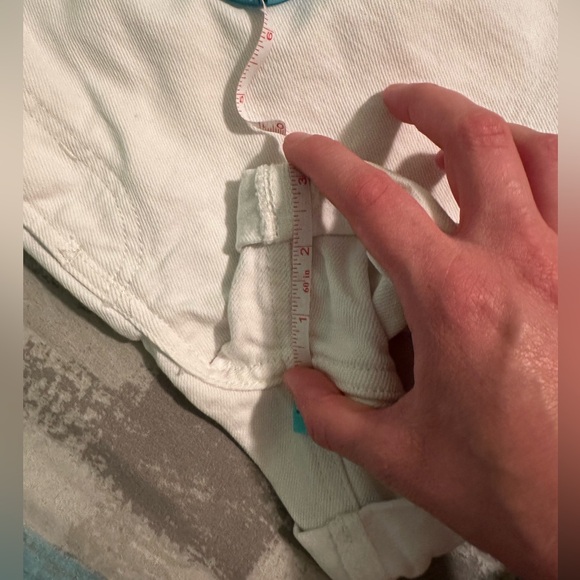 Old Navy White Denim High Rise Shorts - Picture 4 of 4